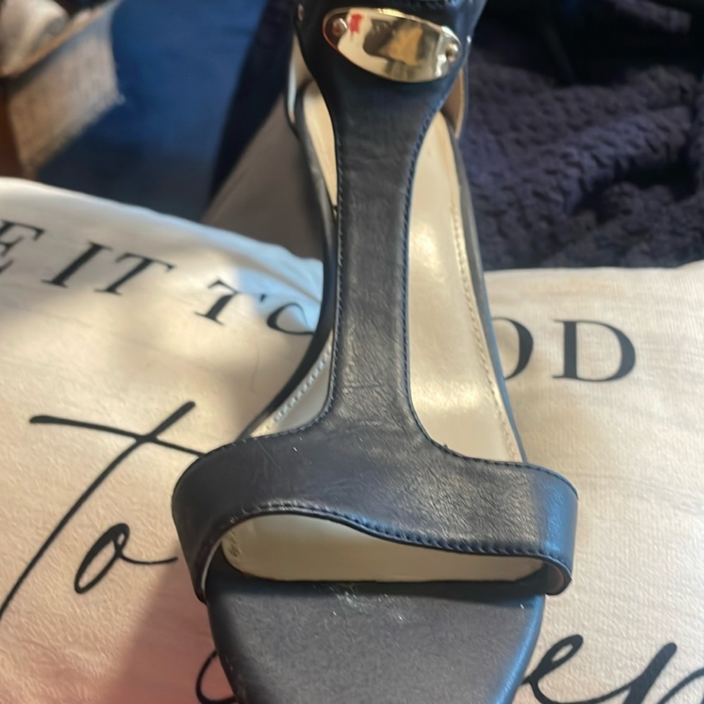 Beautiful size 10 ladies dress shoe